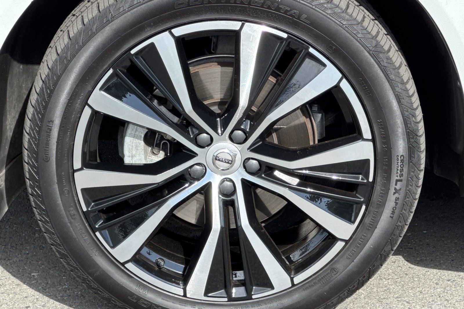 Certified 2023 Volvo XC60 B5 Plus w/ Protection Package Premier AWD/4WD image 12