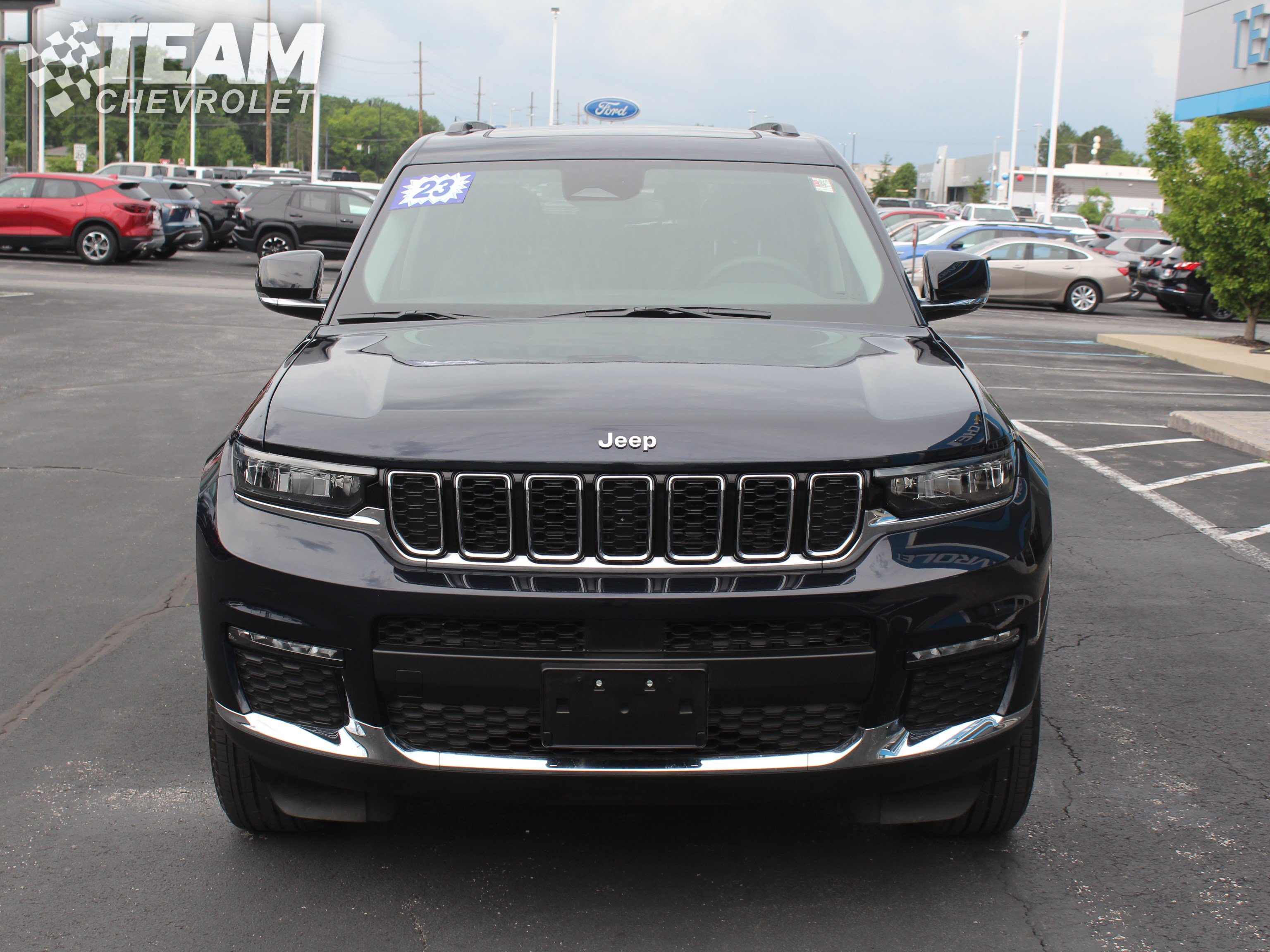 Used 2023 Jeep Grand Cherokee L Limited AWD/4WD image 9
