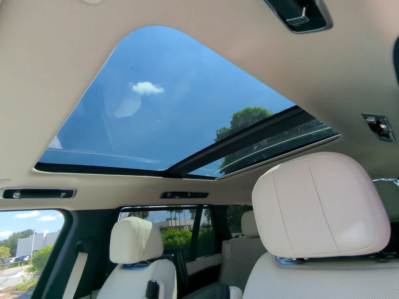 New 2026 Land Rover Range Rover Long Wheelbase SE AWD/4WD image 19