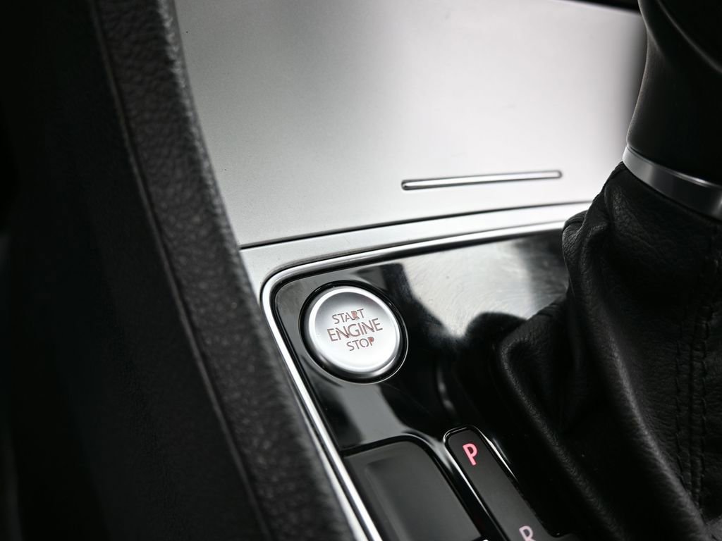Used 2019 Volkswagen Passat 2.0T Wolfsburg image 19