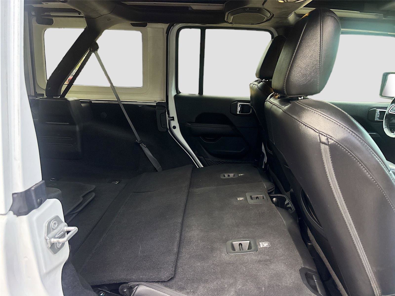 Used 2019 Jeep Wrangler Unlimited Sahara image 28