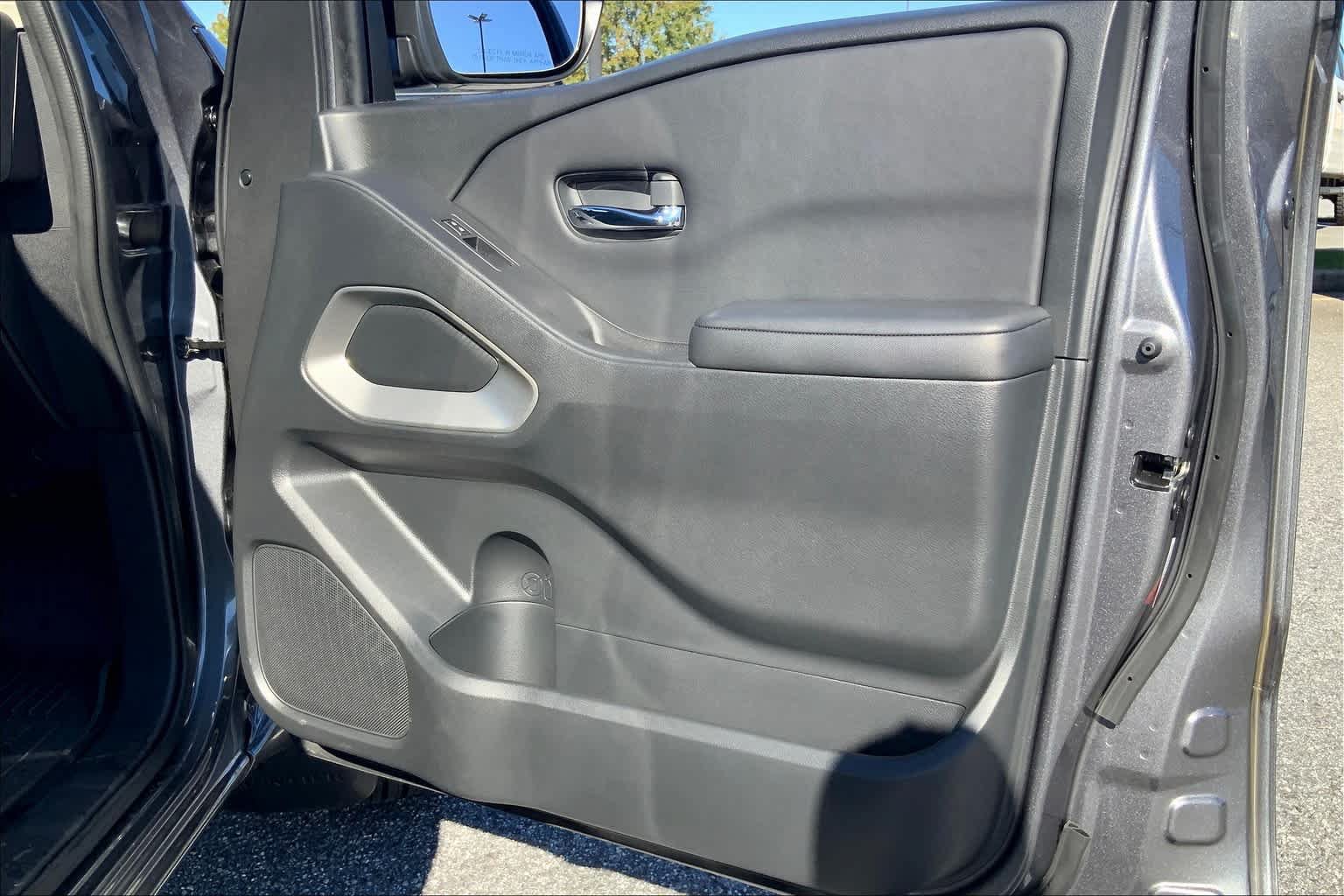 Used 2023 Nissan Frontier SV w/ Technology Package RWD image 21