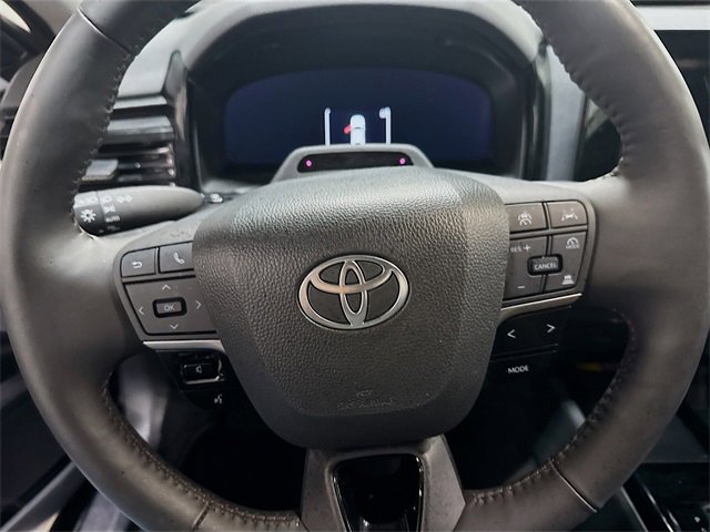 Used 2025 Toyota Camry XLE image 18
