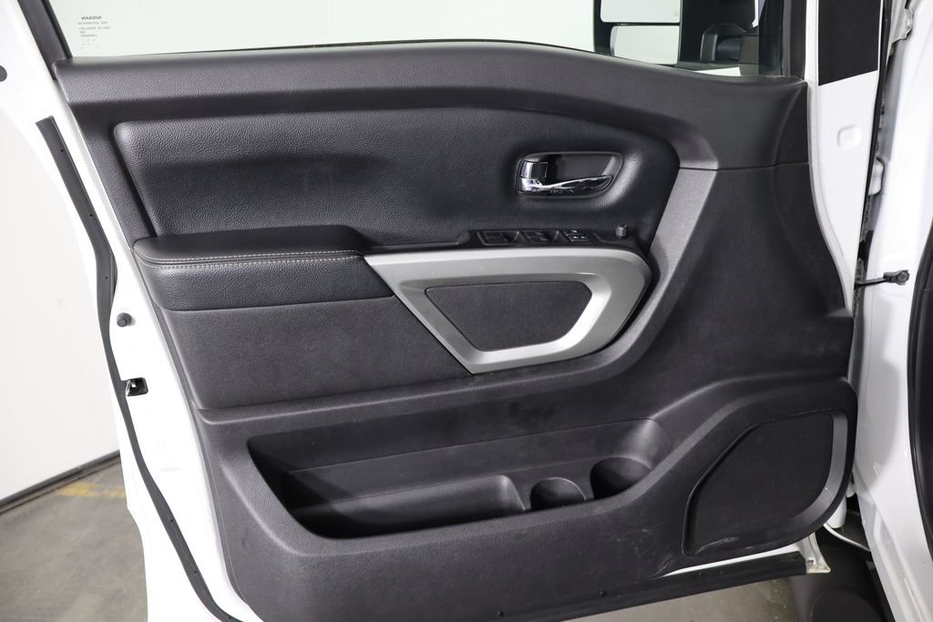 Used 2017 Nissan Titan PRO-4X AWD/4WD image 19
