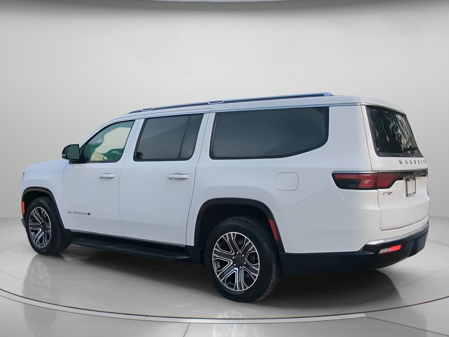 Used 2024 Jeep Wagoneer L Series II w/ Flexible Seating Group RWD image 21