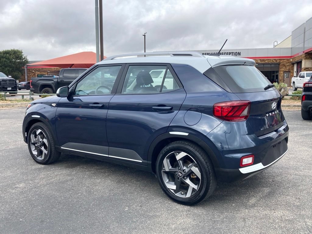 Used 2025 Hyundai Venue Limited FWD image 7