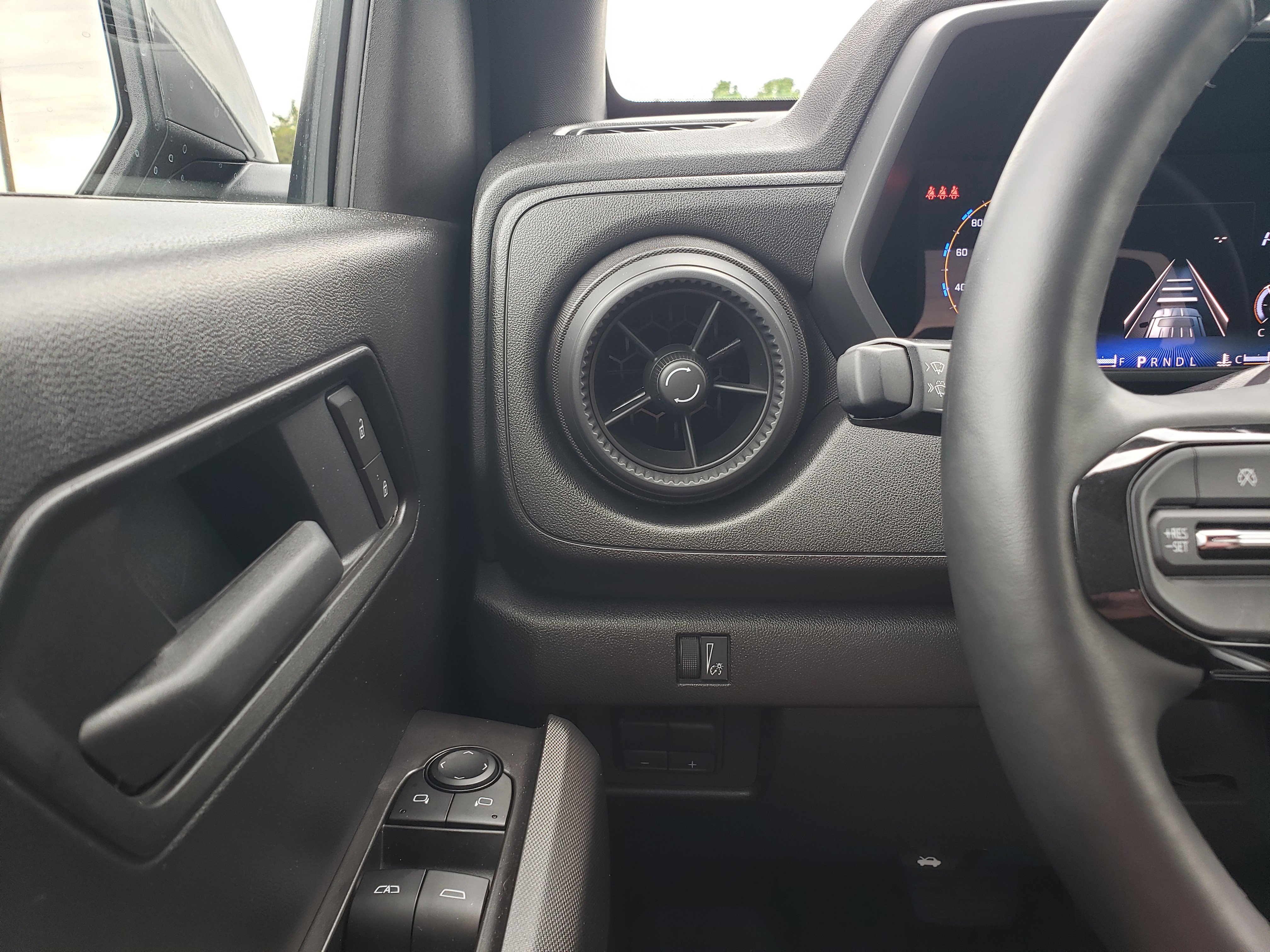 Used 2025 Chevrolet Colorado Trail Boss AWD/4WD image 13