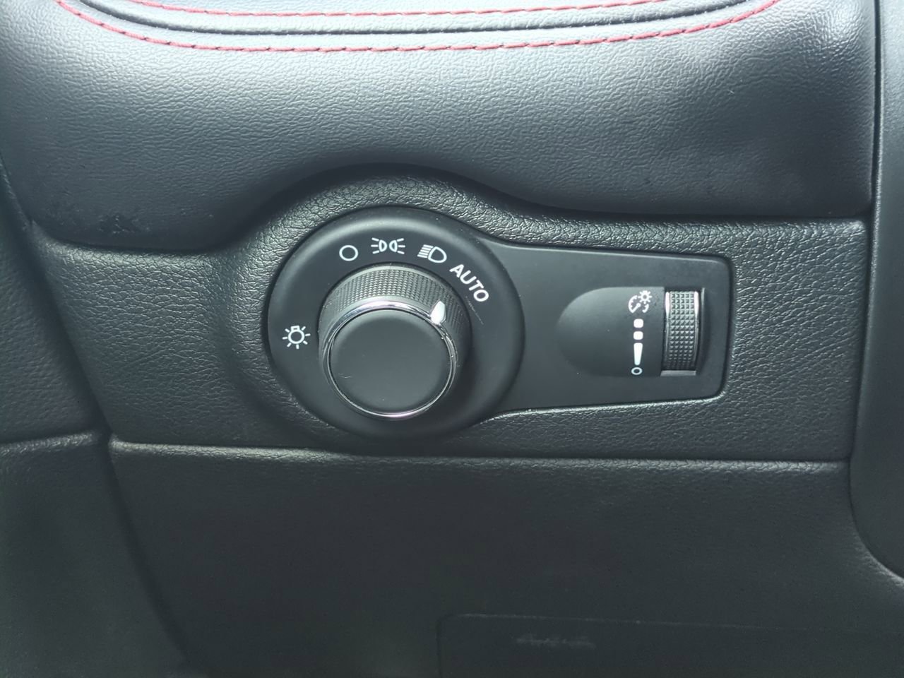 Used 2025 Dodge Durango GT AWD/4WD image 18