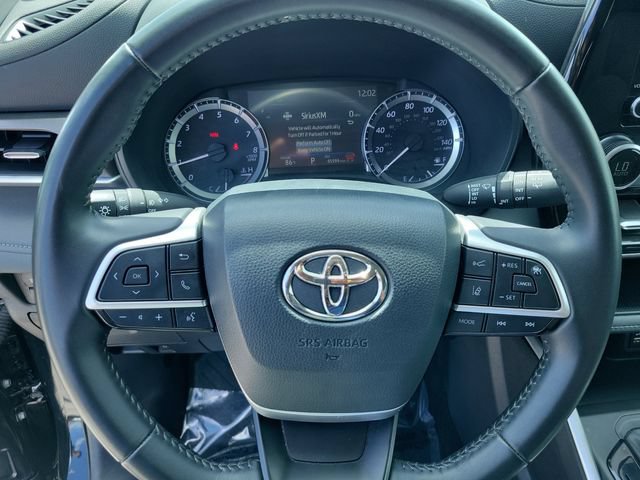 Used 2024 Toyota Highlander LE FWD image 17