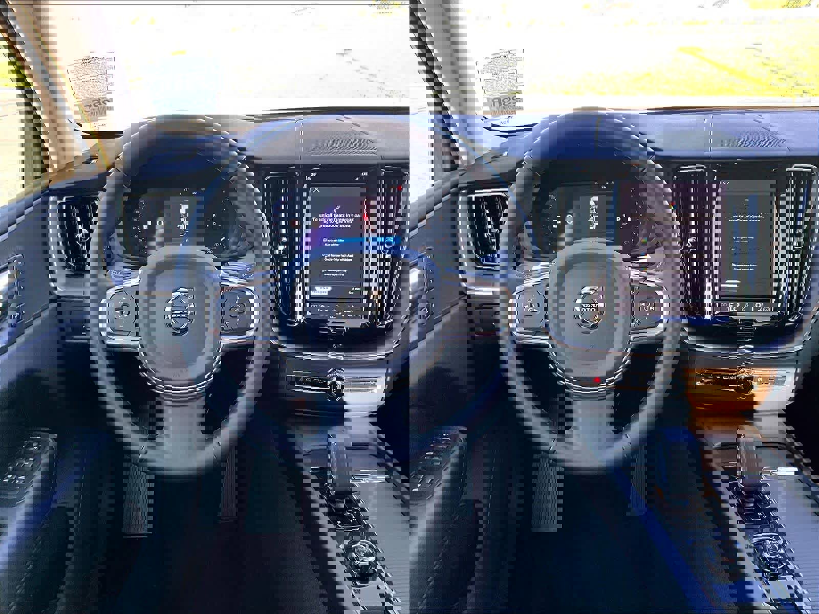 Used 2025 Volvo XC60 B5 Core image 8