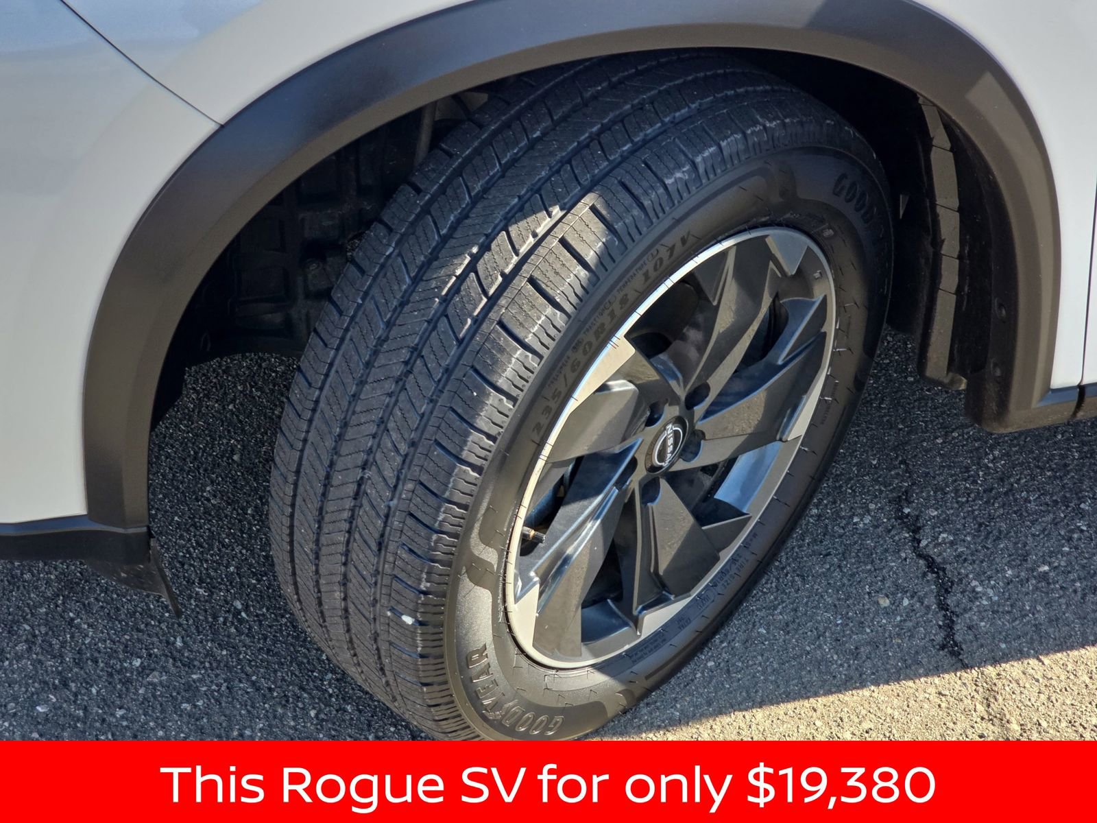 Used 2024 Nissan Rogue SV image 38