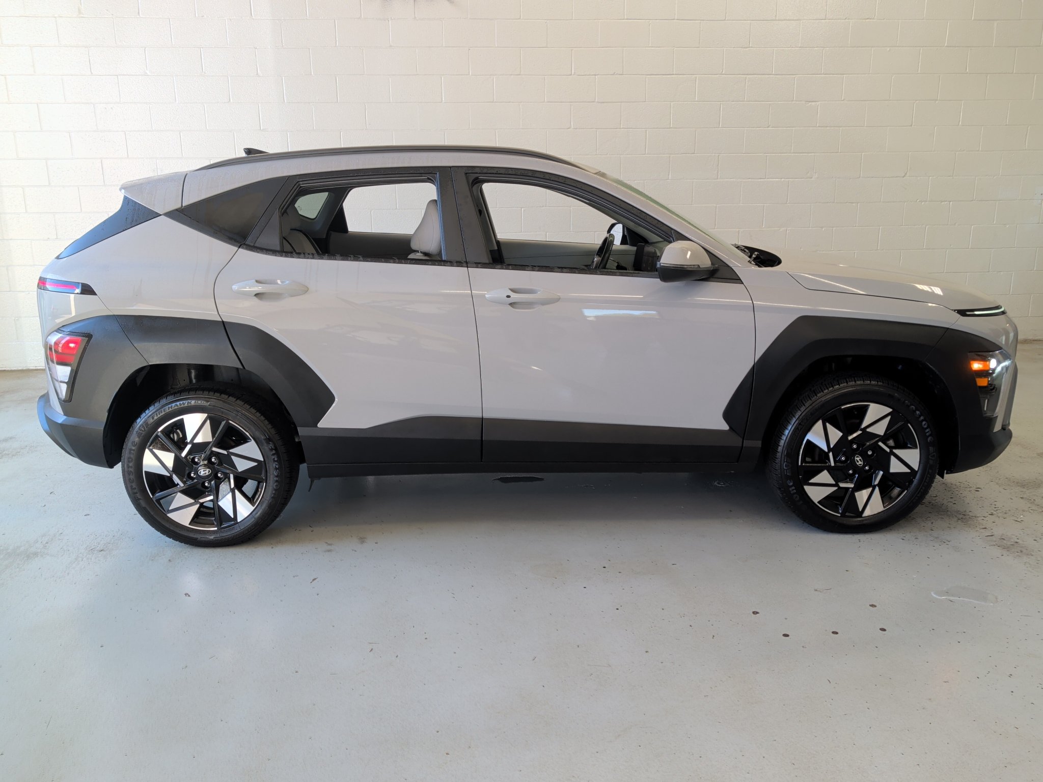 Used 2025 Hyundai Kona SEL AWD/4WD image 2