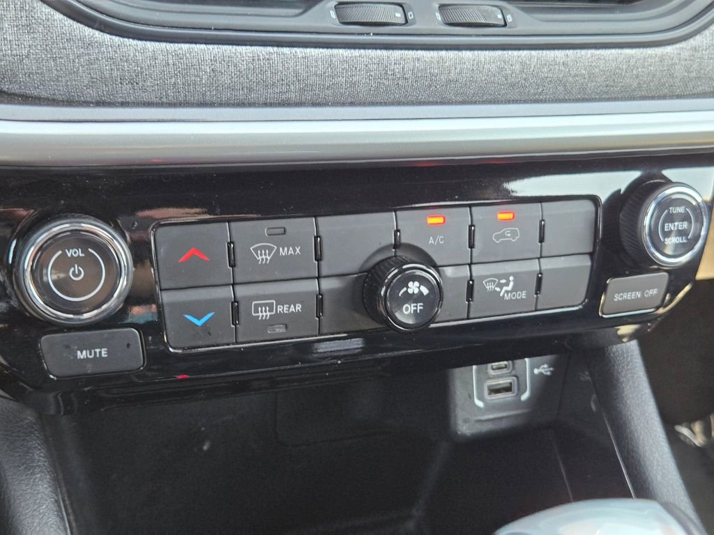 Used 2024 Jeep Compass Latitude AWD/4WD image 27