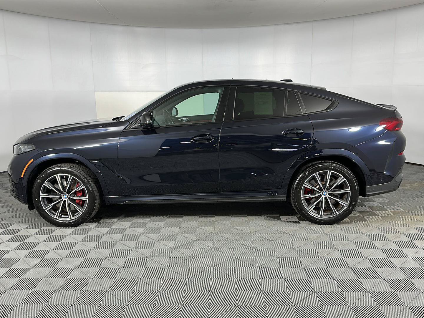 Used 2024 BMW X6 M60i AWD/4WD image 8
