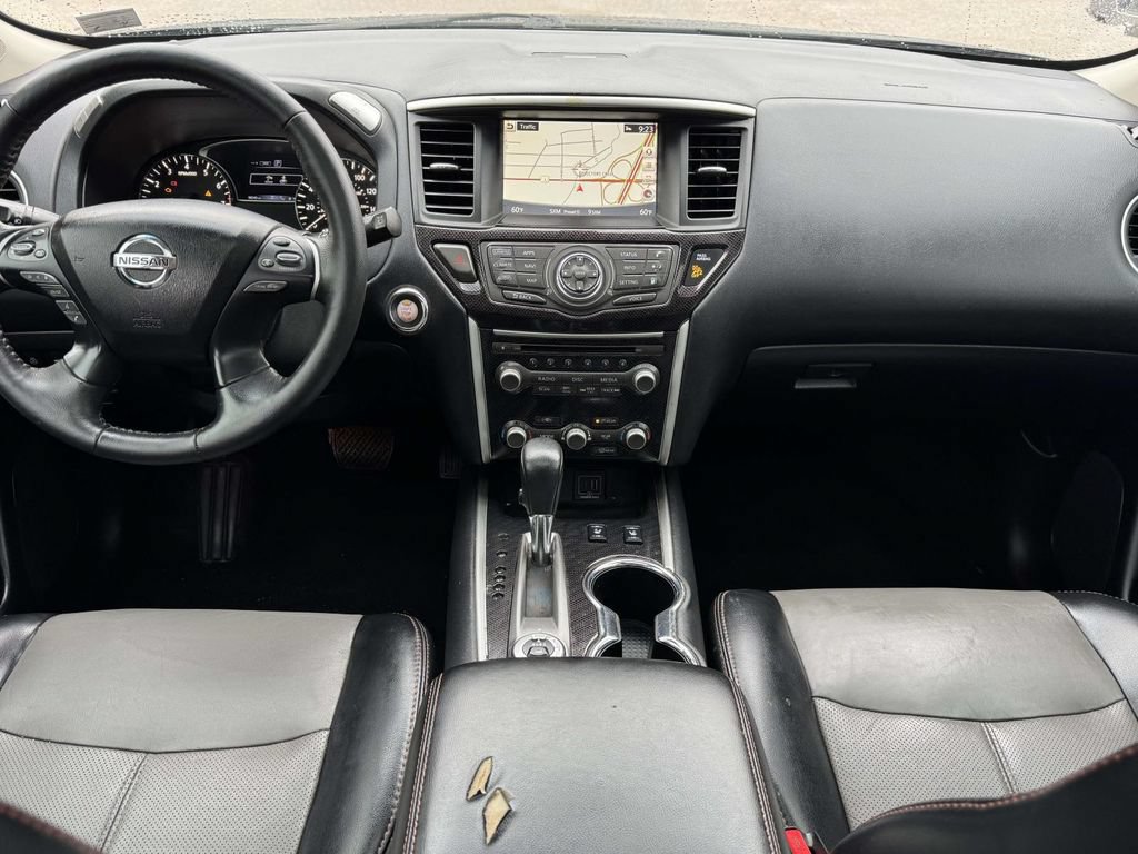 Used 2020 Nissan Pathfinder SL AWD/4WD image 2