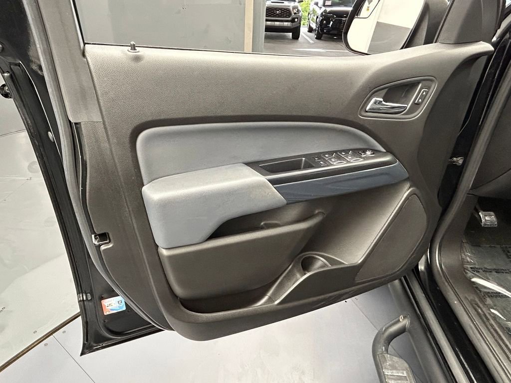Used 2018 Chevrolet Colorado Z71 AWD/4WD image 11