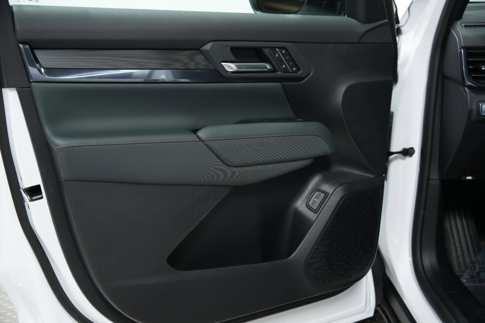 New 2026 GMC Terrain AT4 w/ Convenience Package III image 23