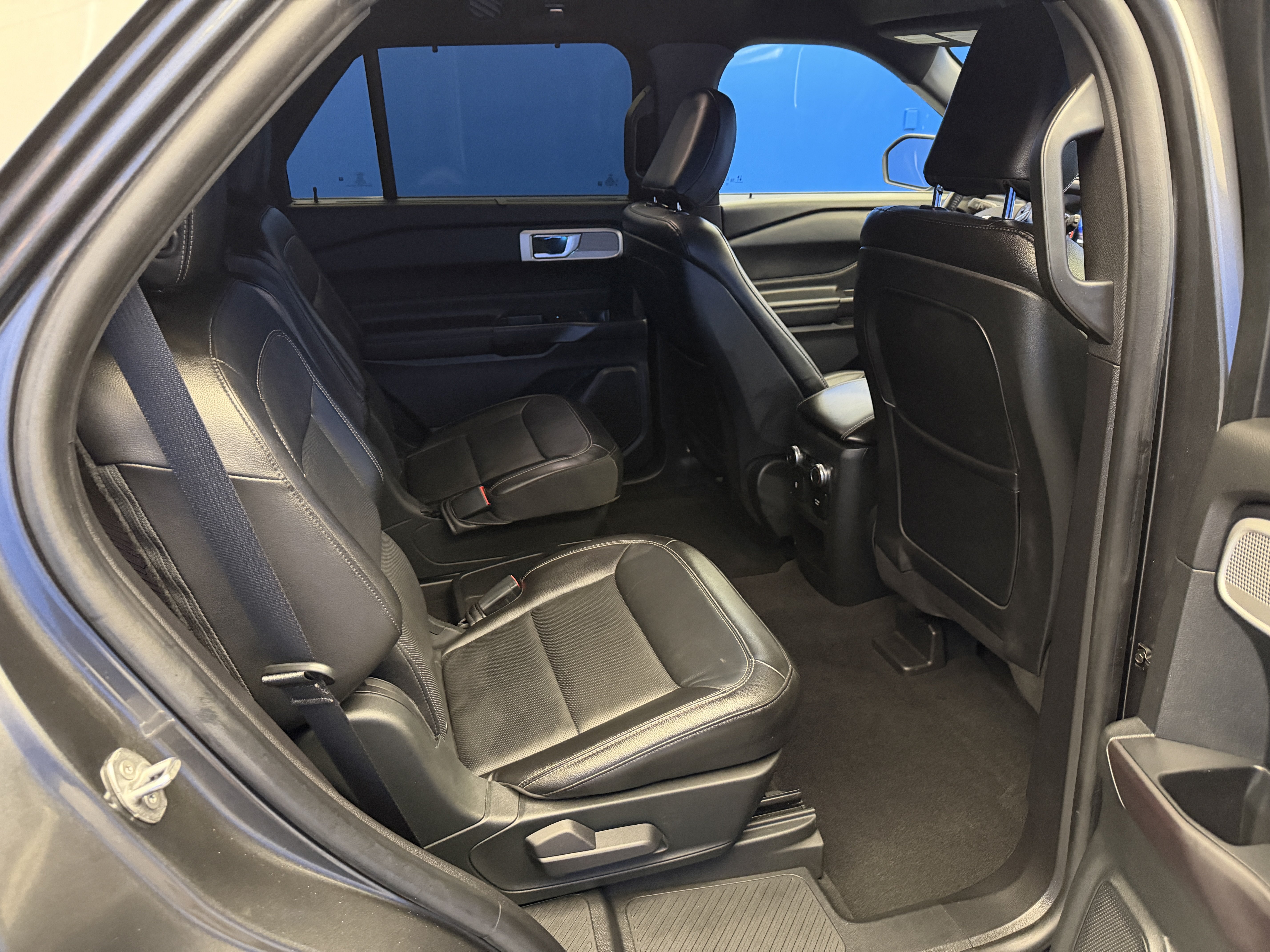 Used 2020 Ford Explorer Limited w/ Class III Trailer Tow Package AWD/4WD image 25