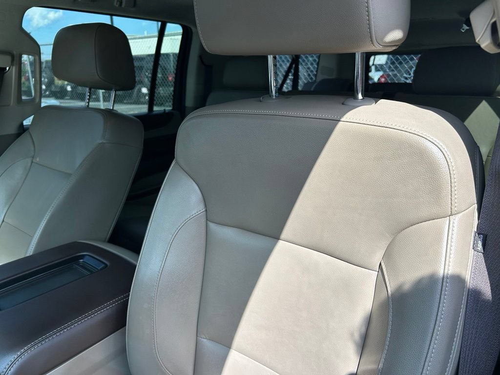 Used 2017 Chevrolet Suburban LT RWD image 13