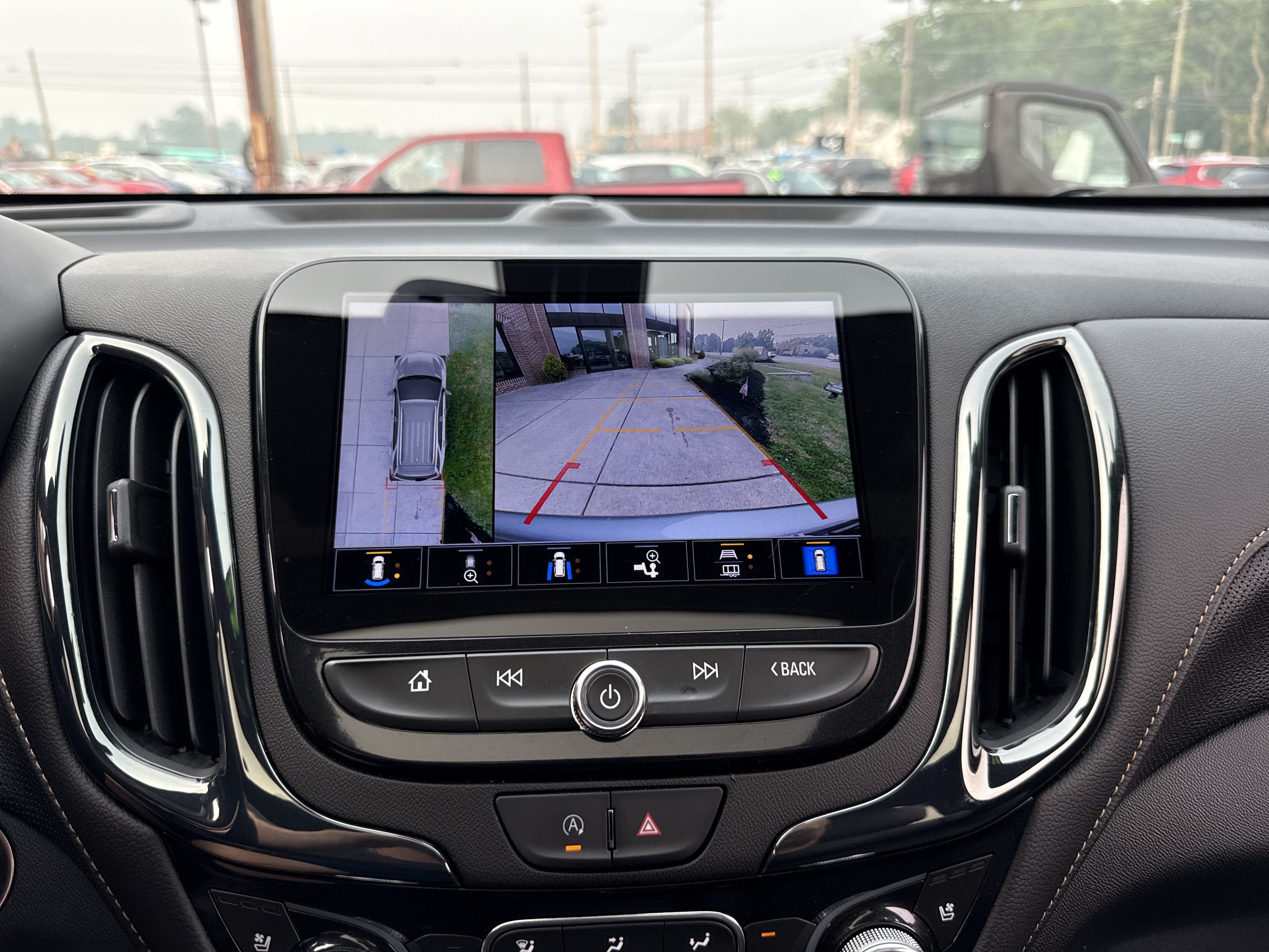 Used 2023 Chevrolet Equinox Premier AWD/4WD image 29