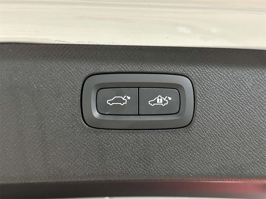 Used 2025 Volvo XC90 T8 Ultra w/ Protection Package Premier image 15