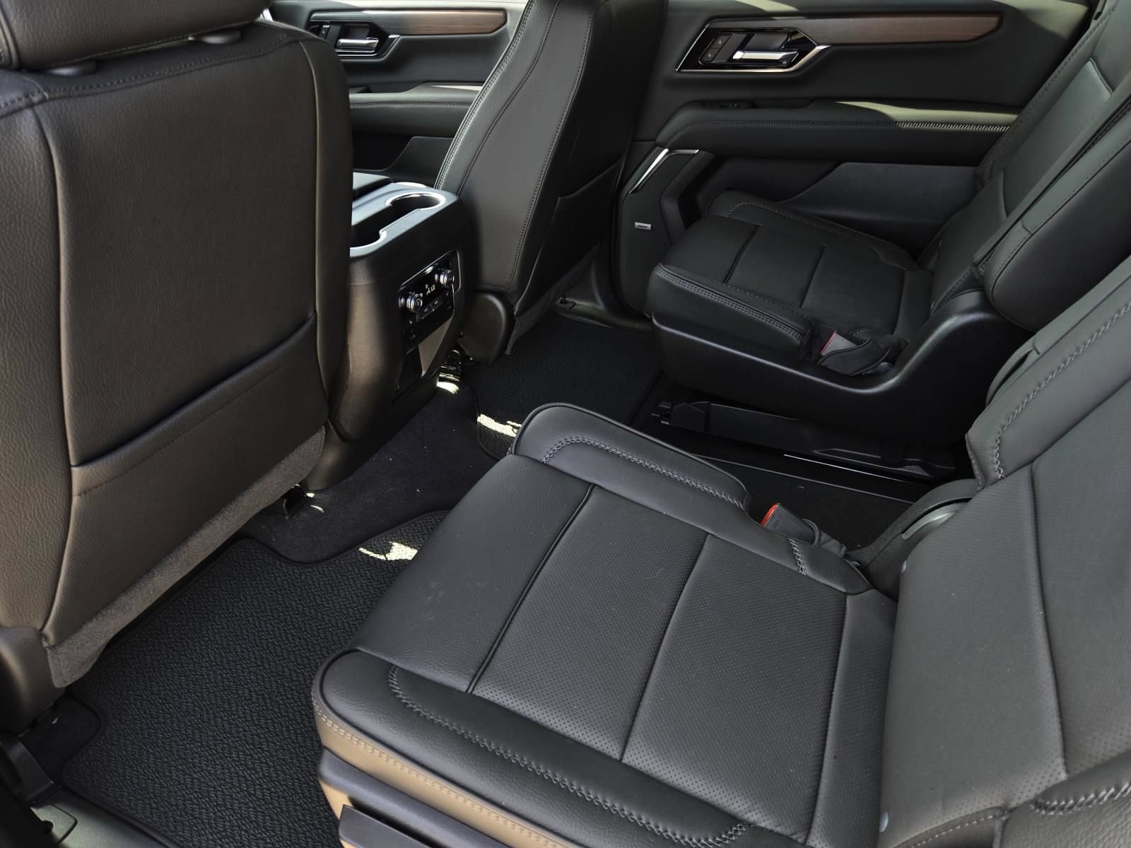 New 2026 GMC Yukon XL Denali w/ Sun & Power Step Package AWD/4WD image 6