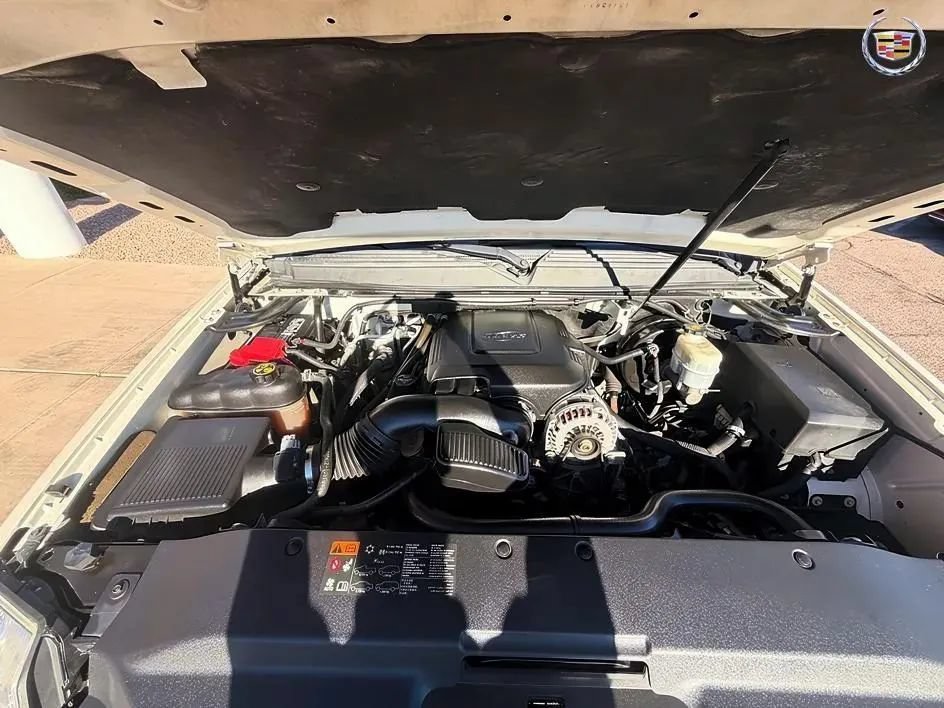 Used 2013 Cadillac Escalade Premium RWD image 25