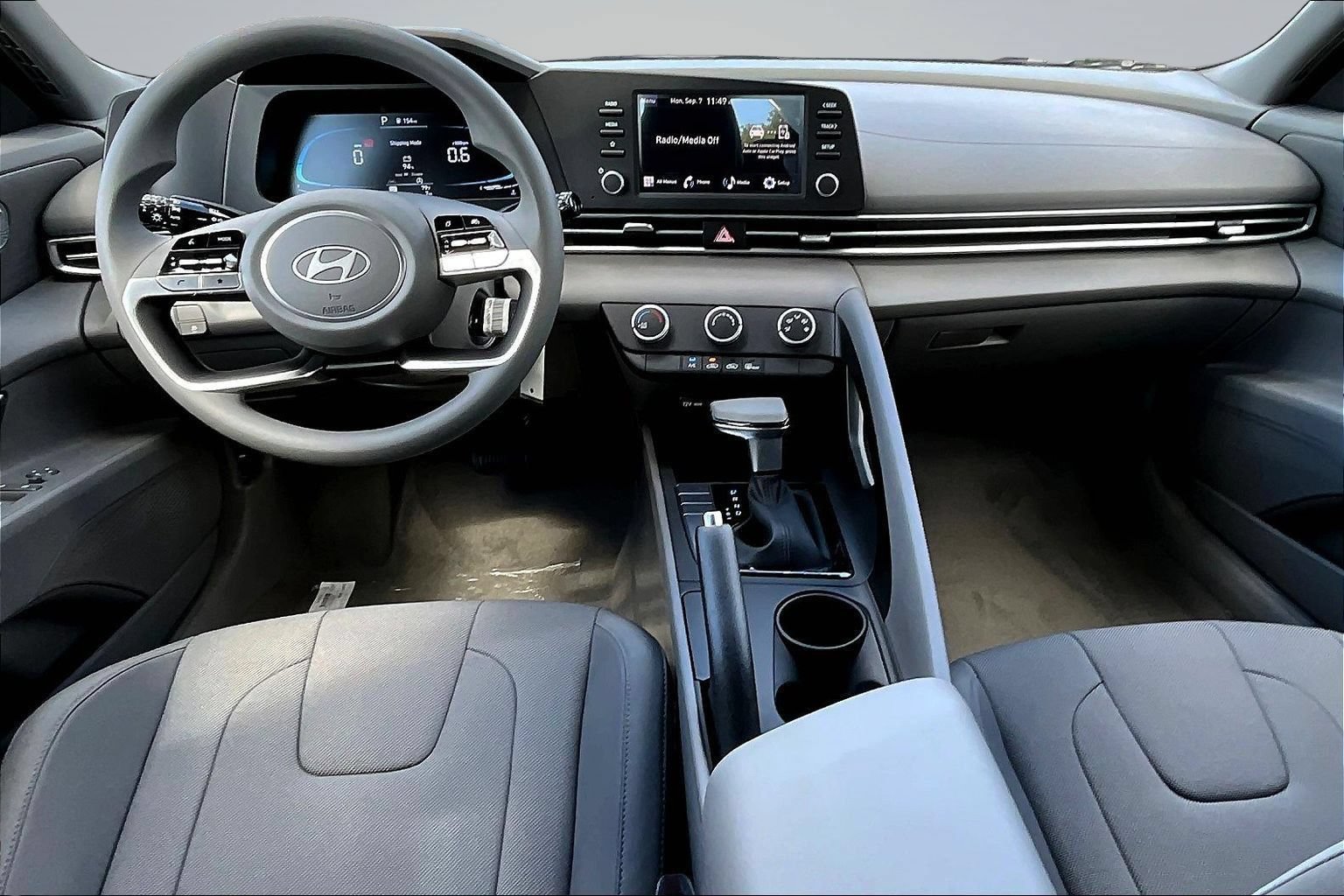 New 2026 Hyundai Elantra SE FWD image 5