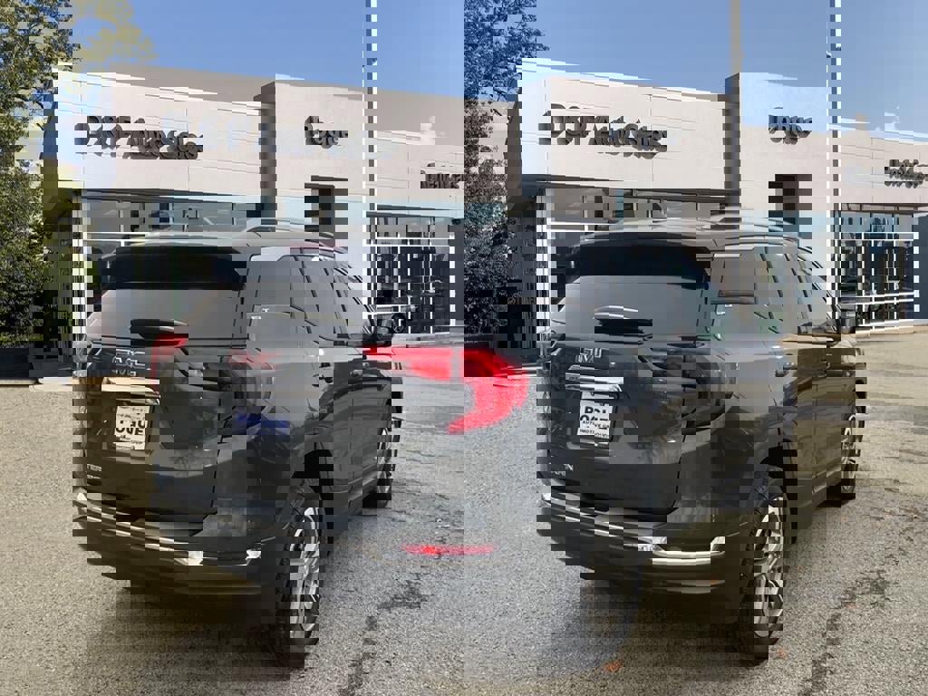 Used 2019 GMC Terrain SLT image 2