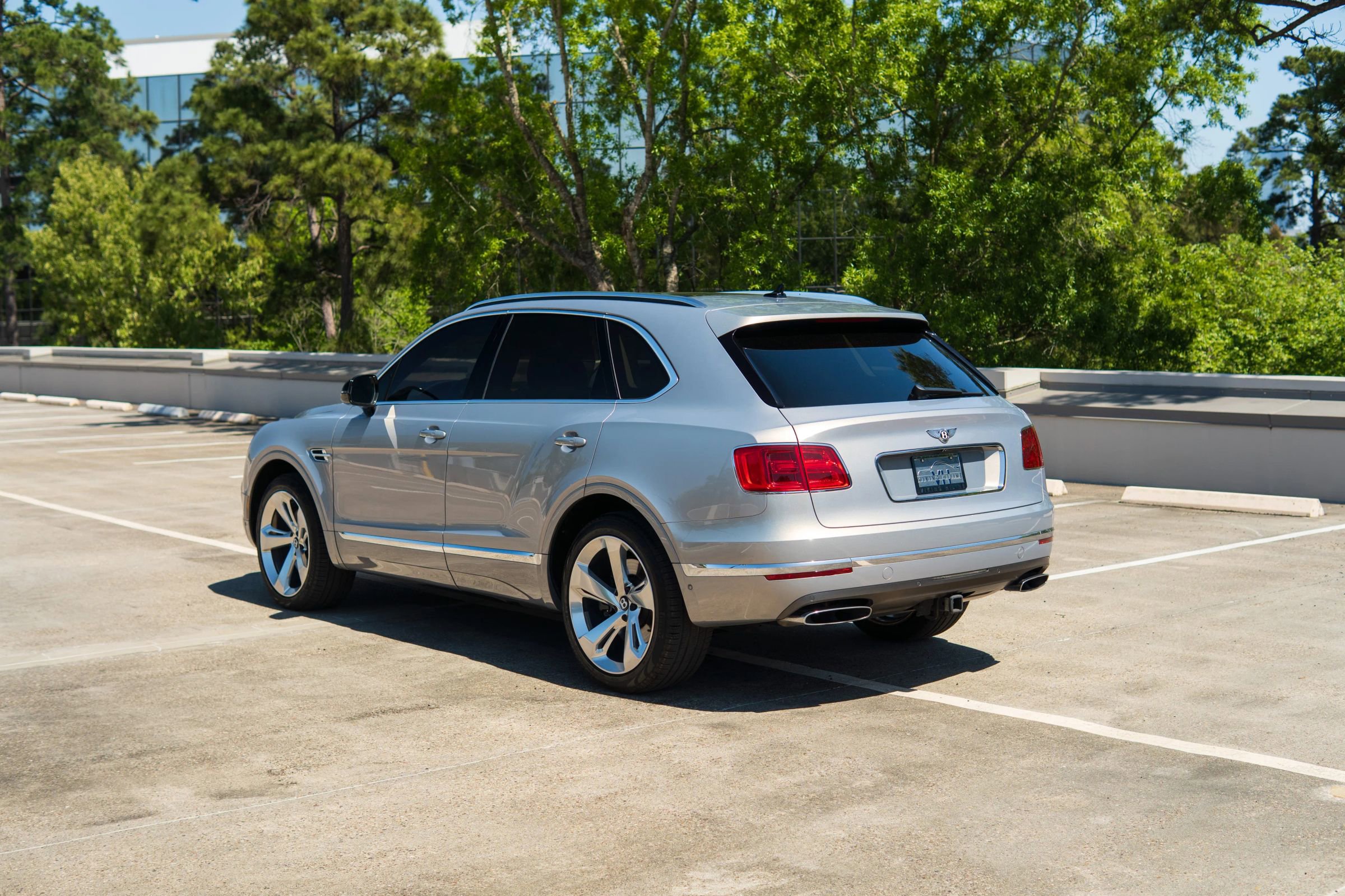 Used 2017 Bentley Bentayga image 3