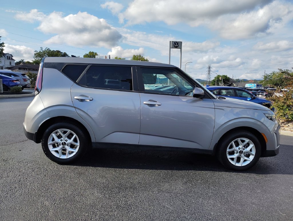 Certified 2023 Kia Soul LX w/ LX Technology Package FWD image 4