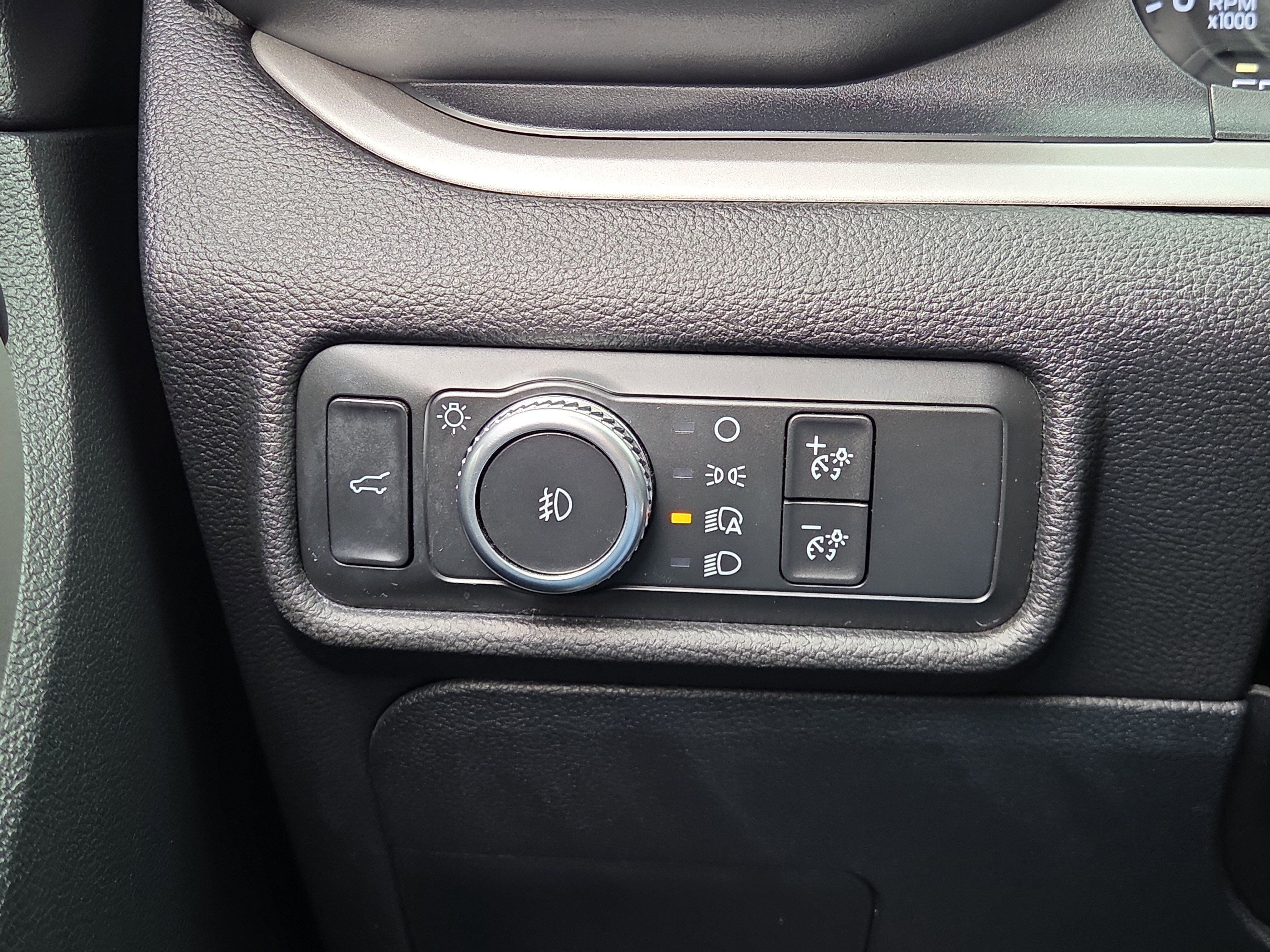 Used 2020 Ford Explorer XLT w/ Equipment Group 202A image 28