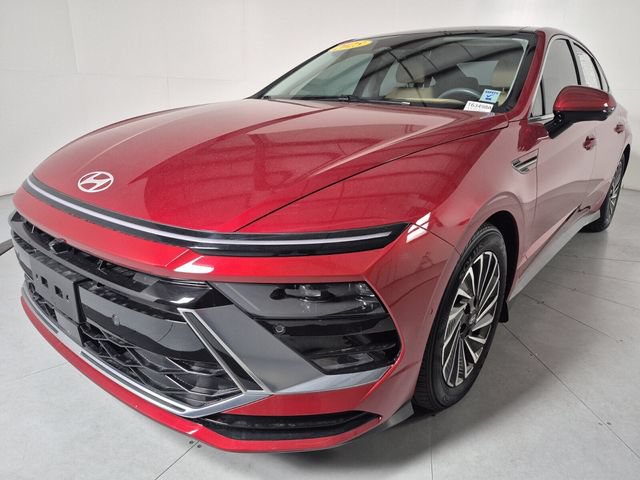 Used 2025 Hyundai Sonata Limited FWD image 1