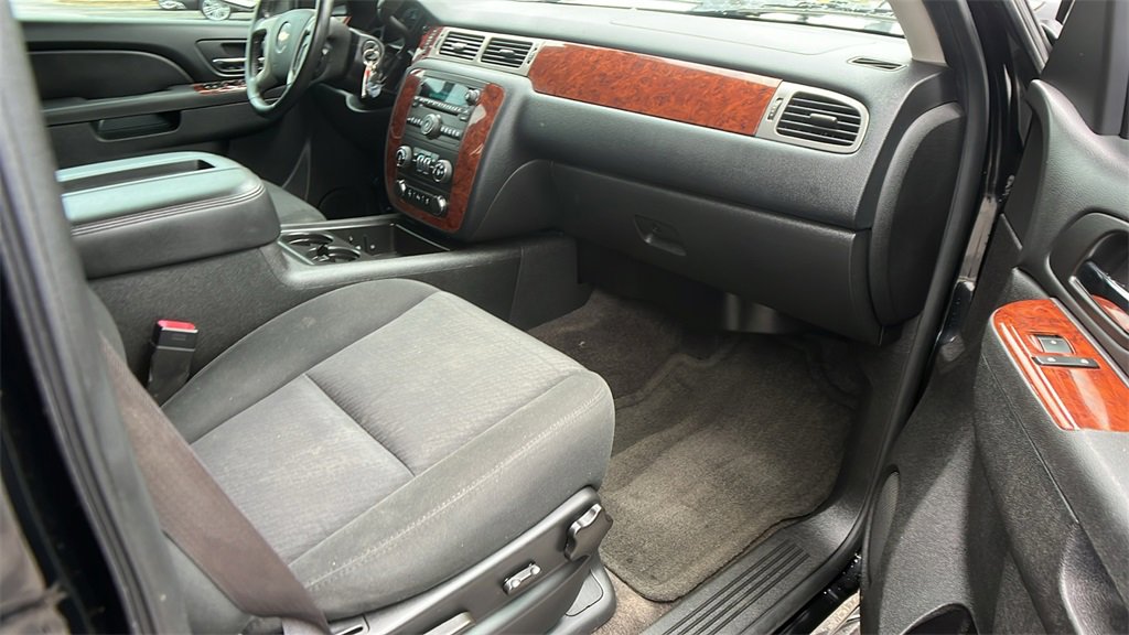 Used 2014 Chevrolet Suburban LS image 16