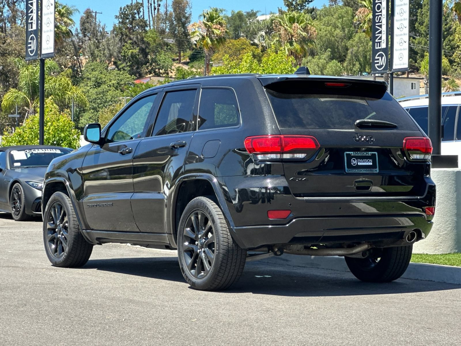 Used 2018 Jeep Grand Cherokee Altitude AWD/4WD image 5