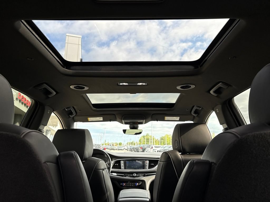 Used 2022 Buick Enclave Avenir w/ Avenir Technology Package AWD/4WD image 39