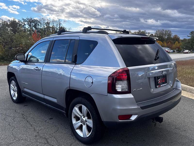 Used 2016 Jeep Compass Latitude image 3