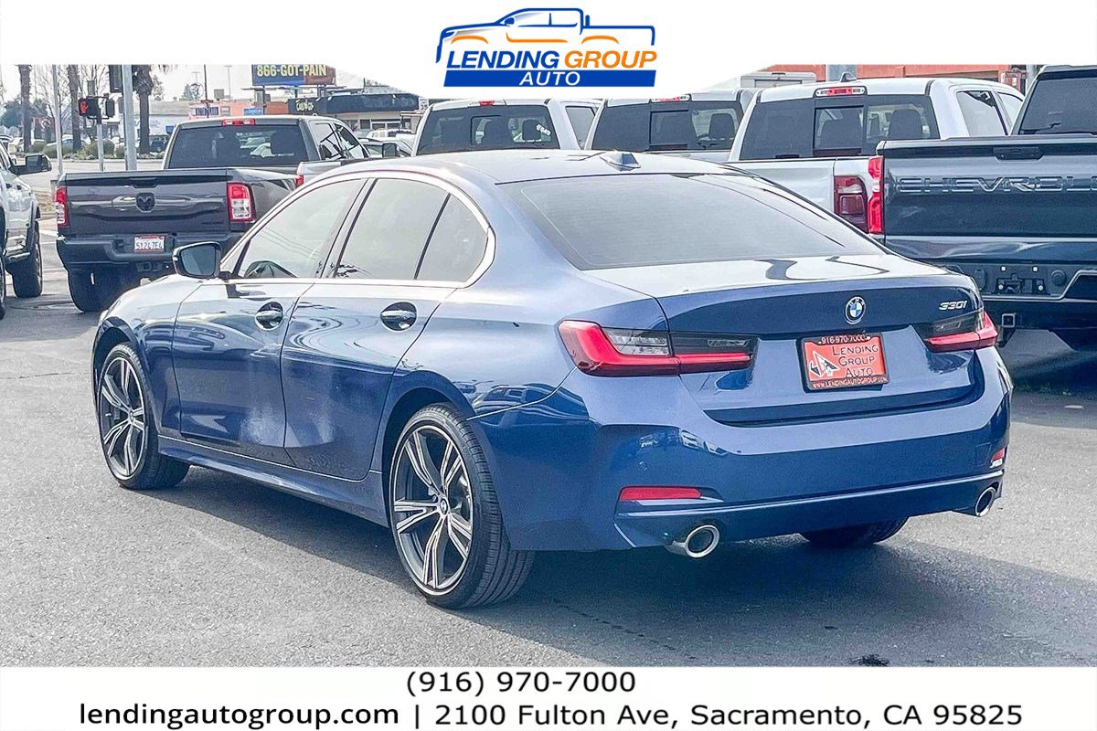 Used 2024 BMW 330i Sedan w/ Premium Package image 2