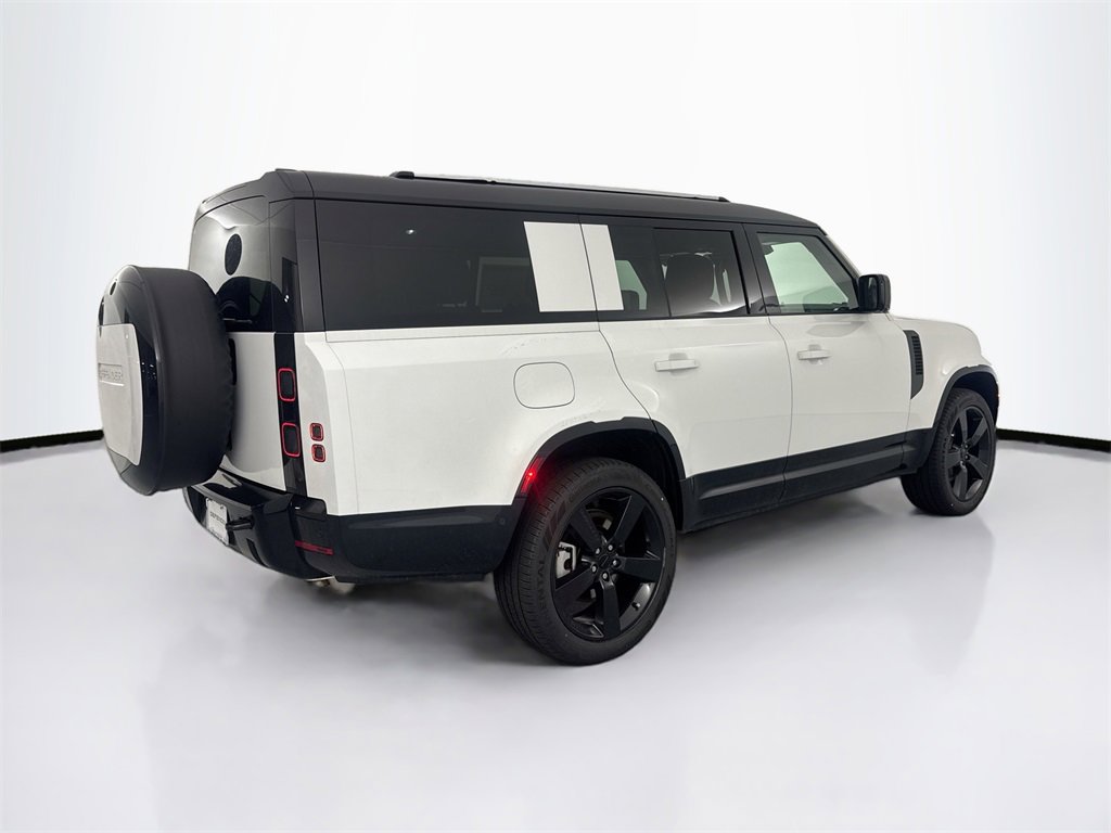 New 2026 Land Rover Defender 130 X-Dynamic SE image 5