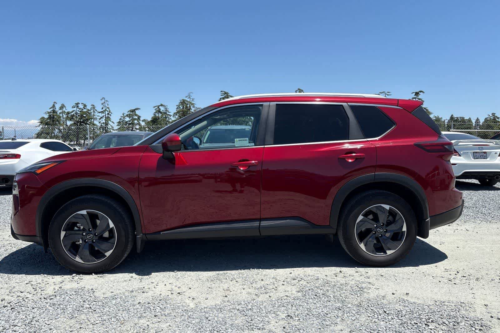Used 2025 Nissan Rogue SV w/ SV Premium Package FWD image 6