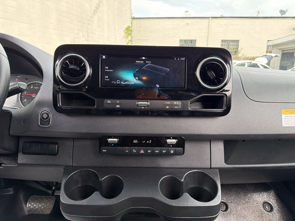 Used 2025 Mercedes-Benz Sprinter 2500 image 24