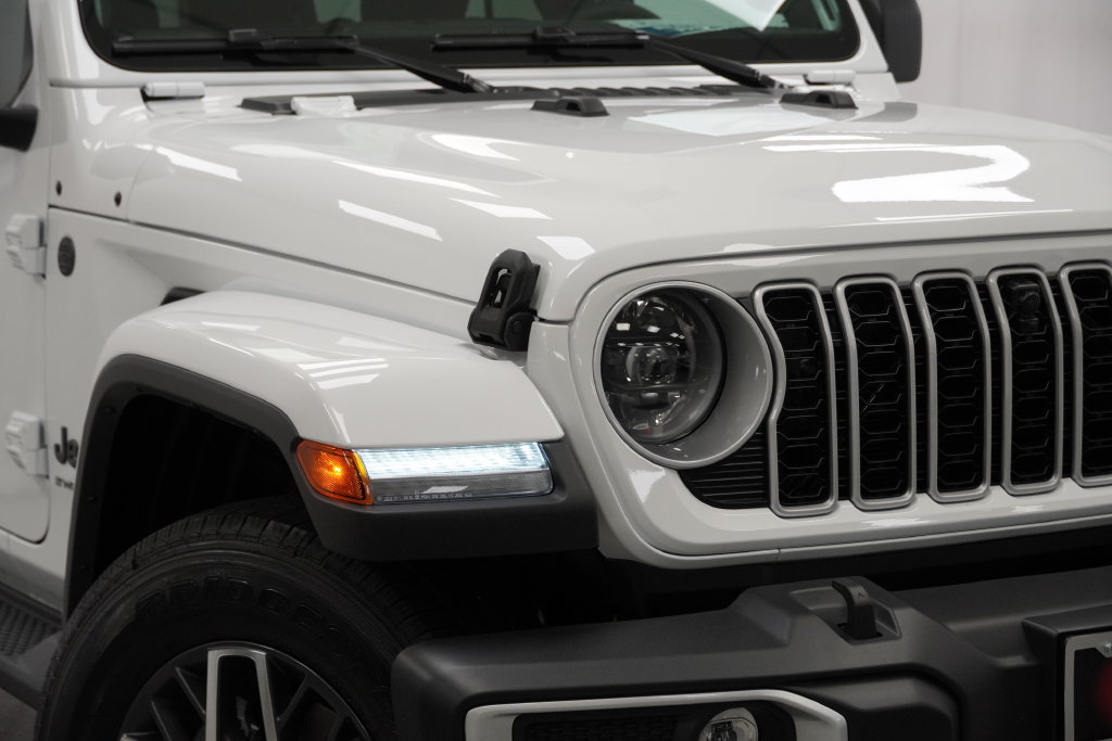 New 2026 Jeep Wrangler Unlimited Sahara AWD/4WD image 5