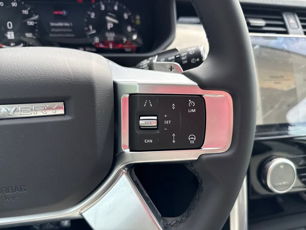 New 2025 Land Rover Discovery S image 21