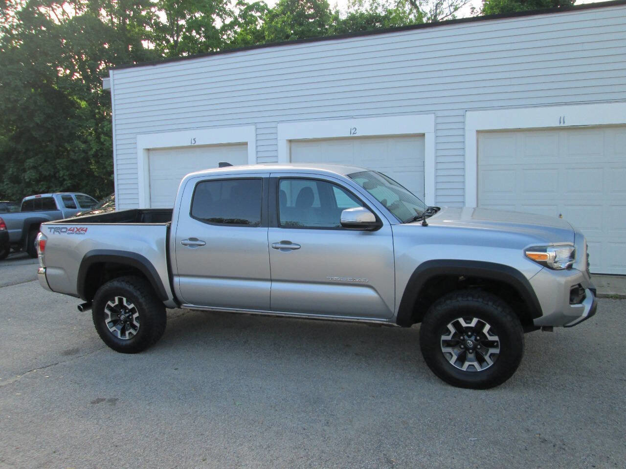 Used 2021 Toyota Tacoma TRD Off-Road AWD/4WD image 3
