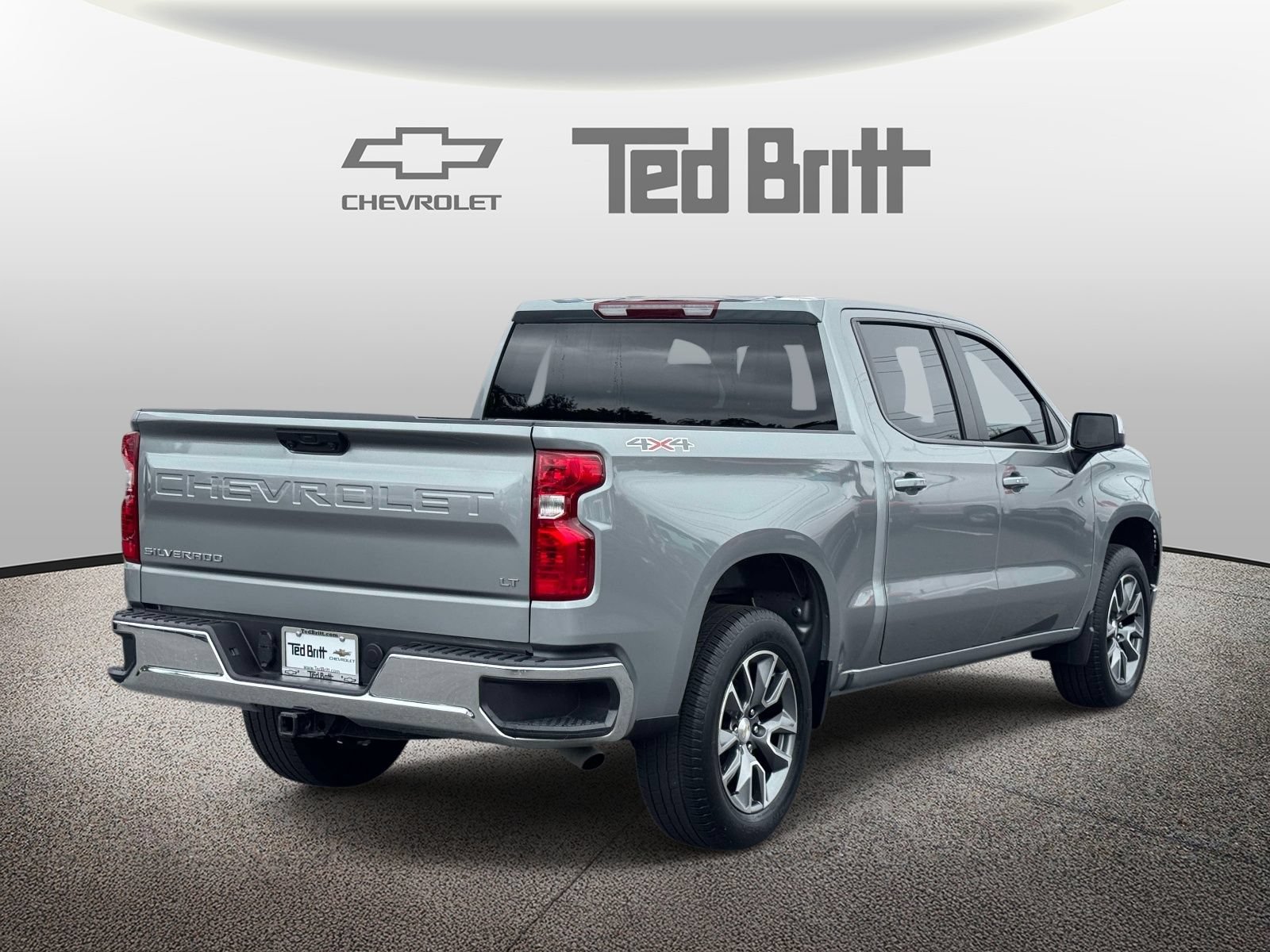 Used 2024 Chevrolet Silverado 1500 LT AWD/4WD image 4