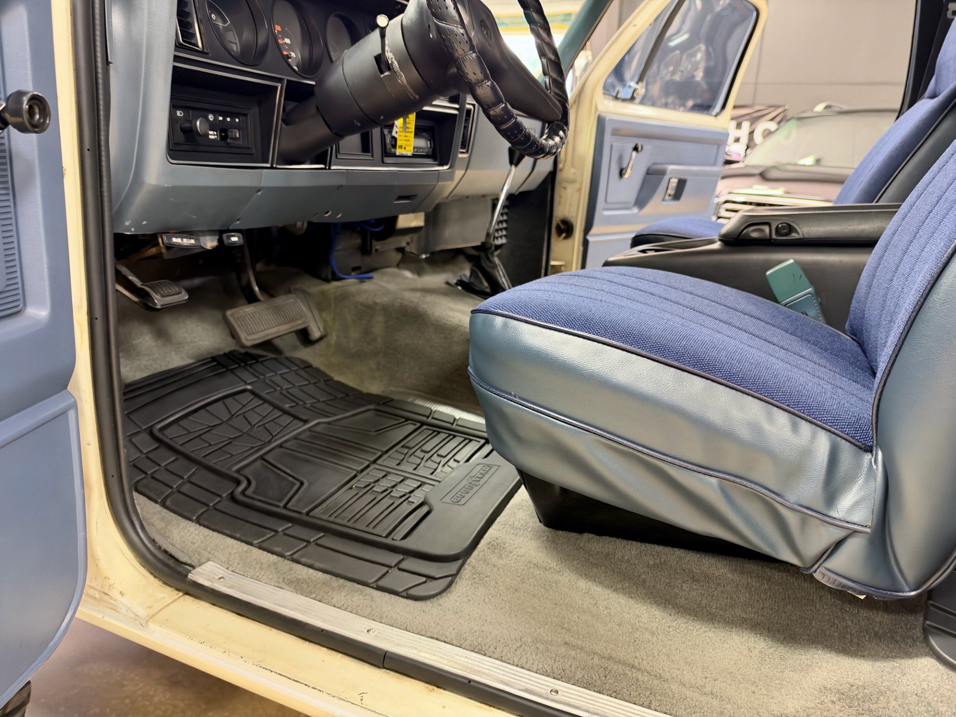 Used 1987 Dodge Ramcharger 4WD image 28