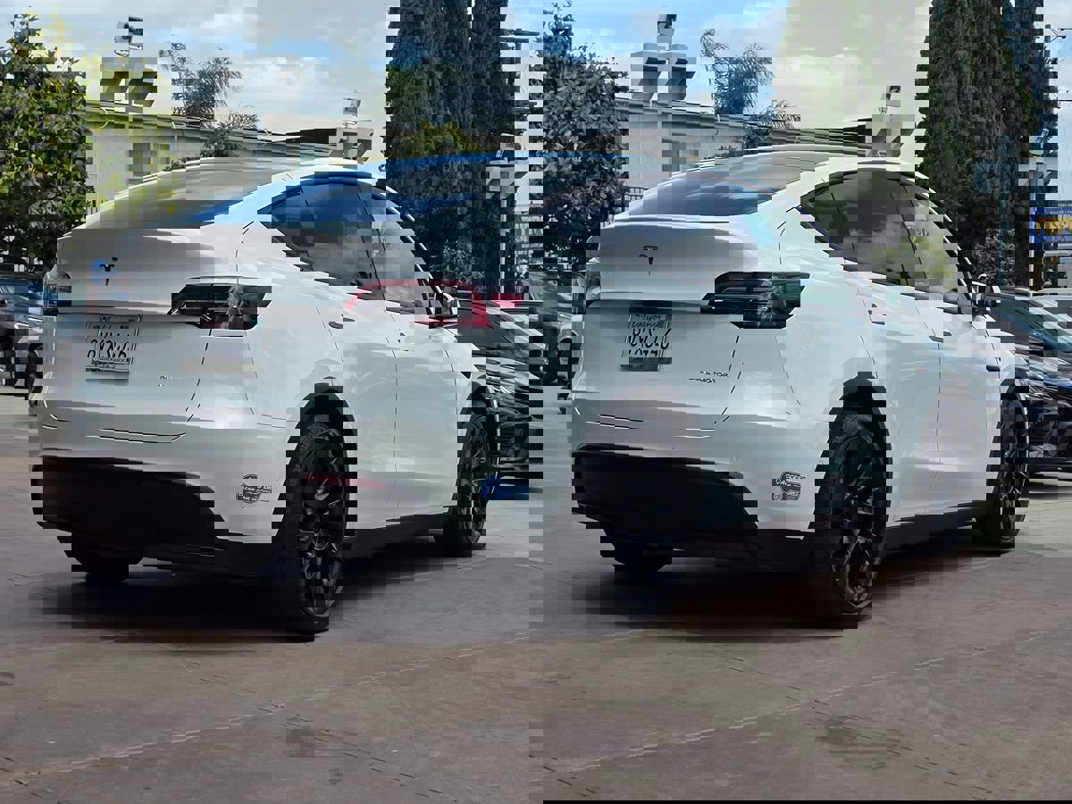 Used 2021 Tesla Model Y Long Range AWD/4WD image 11