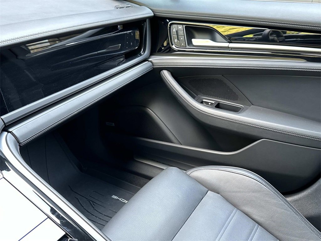 Used 2024 Porsche Panamera image 27