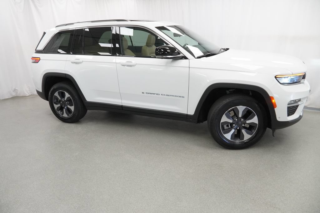 Certified 2022 Jeep Grand Cherokee Limited 4xe w/ Luxury Tech Group II AWD/4WD image 10