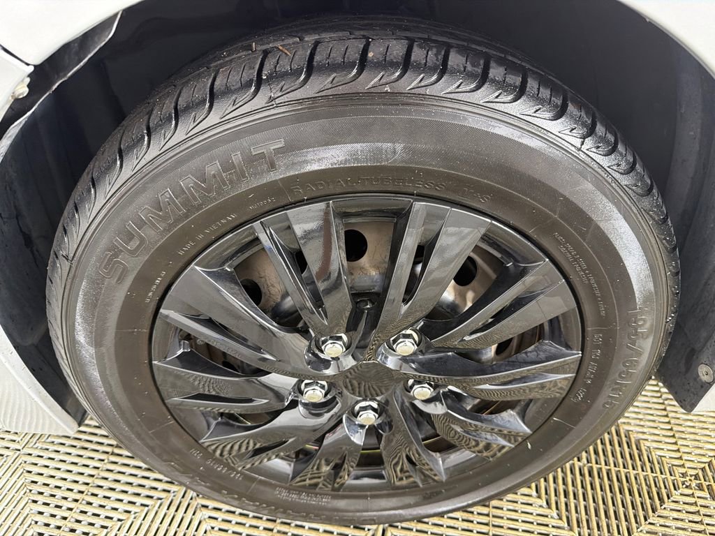 Used 2016 Toyota Corolla L FWD image 11